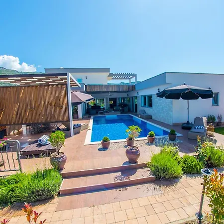 Vie Luxury Retreat