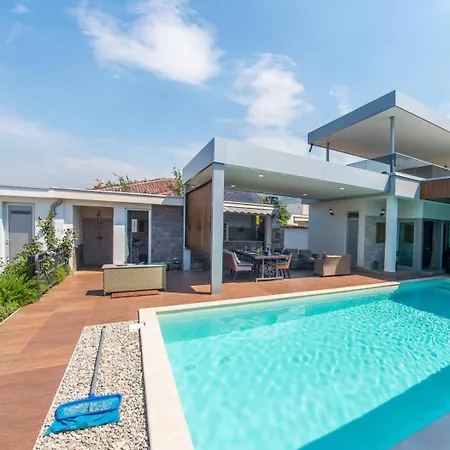 Vie Luxury Retreat