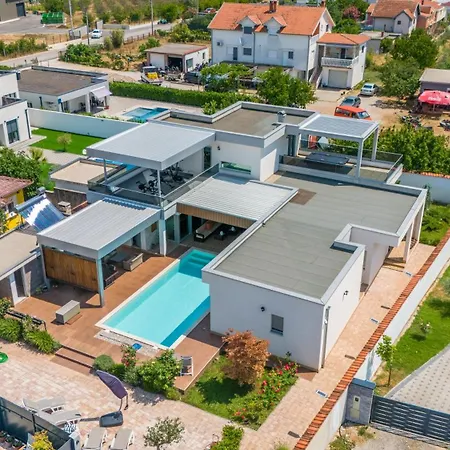 Vie Luxury Retreat Villa