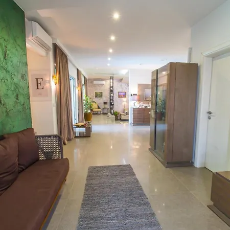 Vie Luxury Retreat *