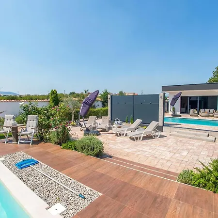 Vie Luxury Retreat Villa *