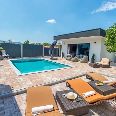 Vie Luxury Retreat *