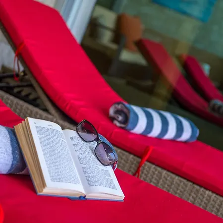 Villa Vie Luxury Retreat