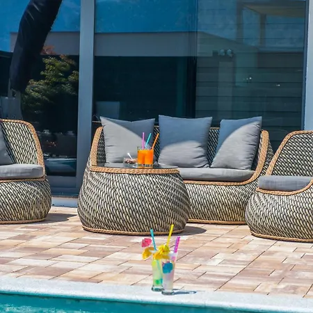 Villa Vie Luxury Retreat *