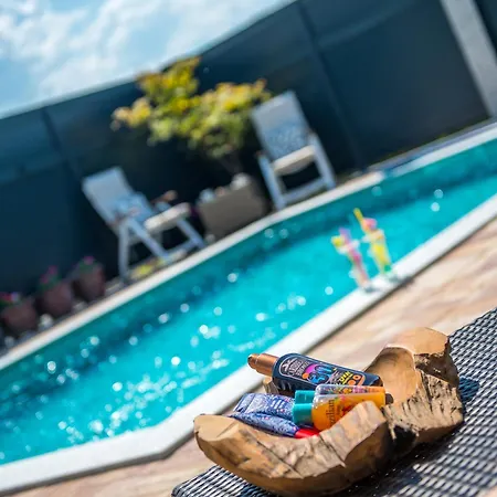 Villa Vie Luxury Retreat *