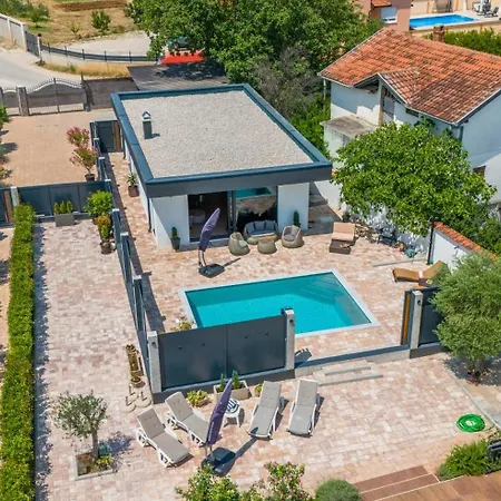 Vie Luxury Retreat Villa *