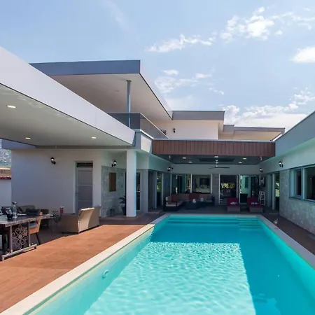 Villa Vie Luxury Retreat