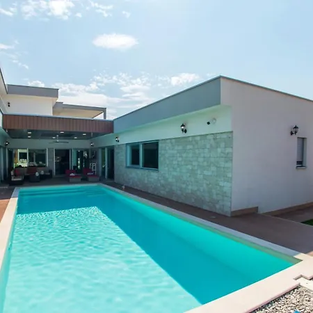 Vie Luxury Retreat Villa *