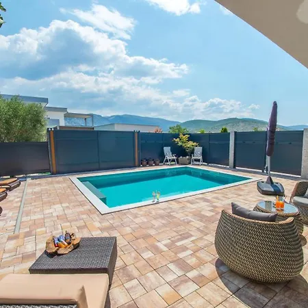 Vie Luxury Retreat