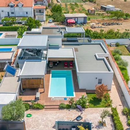 Vie Luxury Retreat Villa