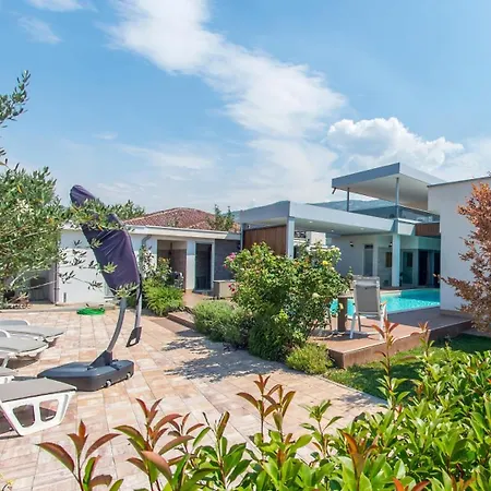 Vie Luxury Retreat Villa