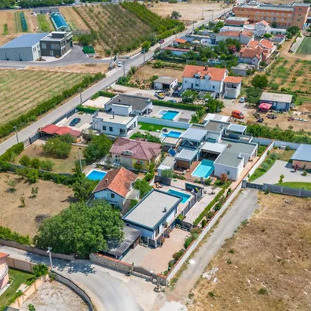 Villa Vie Luxury Retreat
