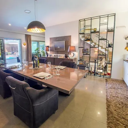 Villa Vie Luxury Retreat