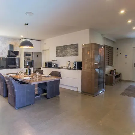 Vie Luxury Retreat *